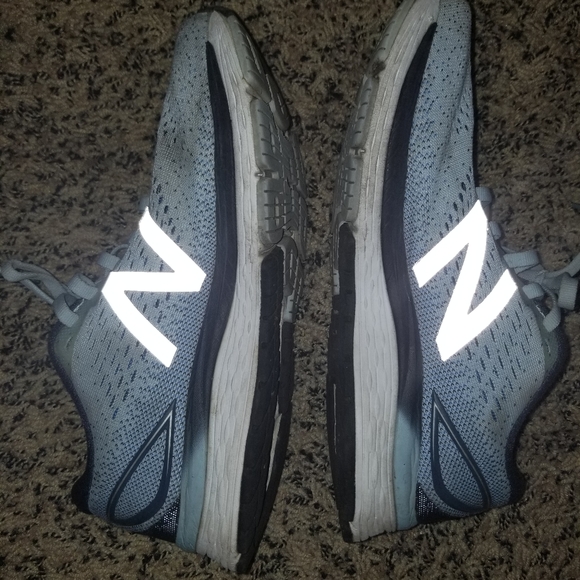 New Balance 880 V8 - Picture 2 of 3